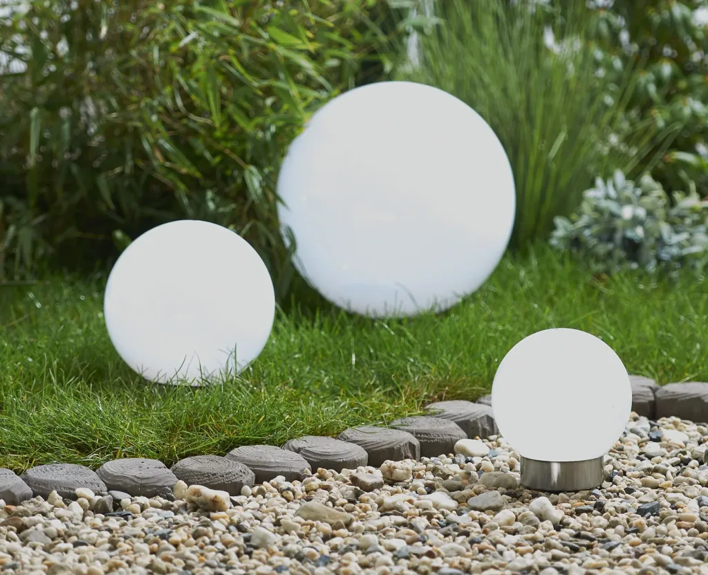Solar ball with white and color changing LED - 20cm