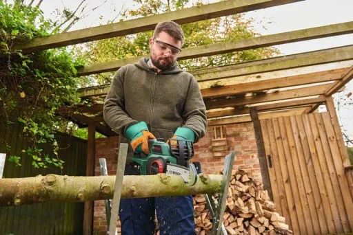 Cordless chainsaw Universal Chain 18