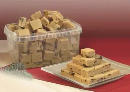 Rum-Raisin Fudge in a Fresh Box, Old English, 800 g