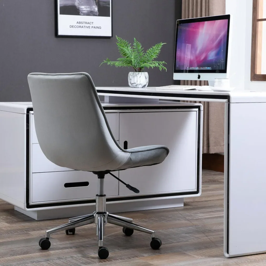 Retro-style swivel chair