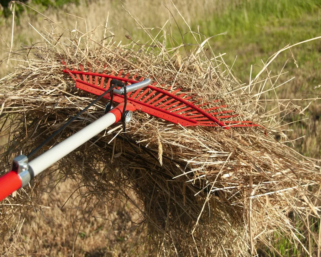 Lawn rake with leaf grabber - telescopic - with 25 tines including 140 L garden bag