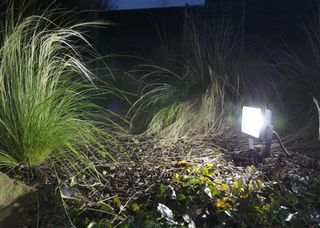 LED floodlight with ground spike, 20 watts