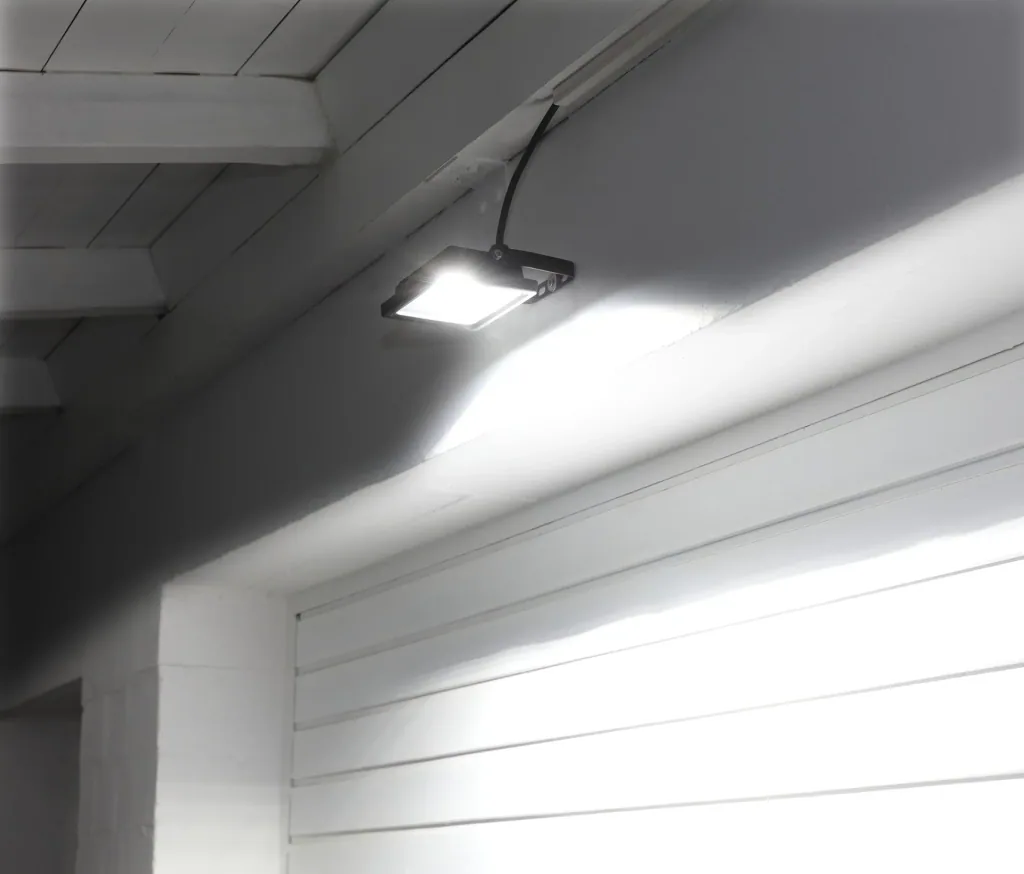 LED floodlight with ground spike, 20 watts