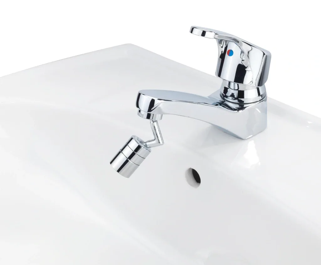 Faucet aerator, adjustable