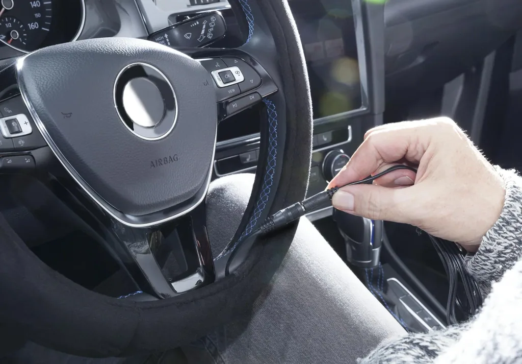 Heated steering wheel cover