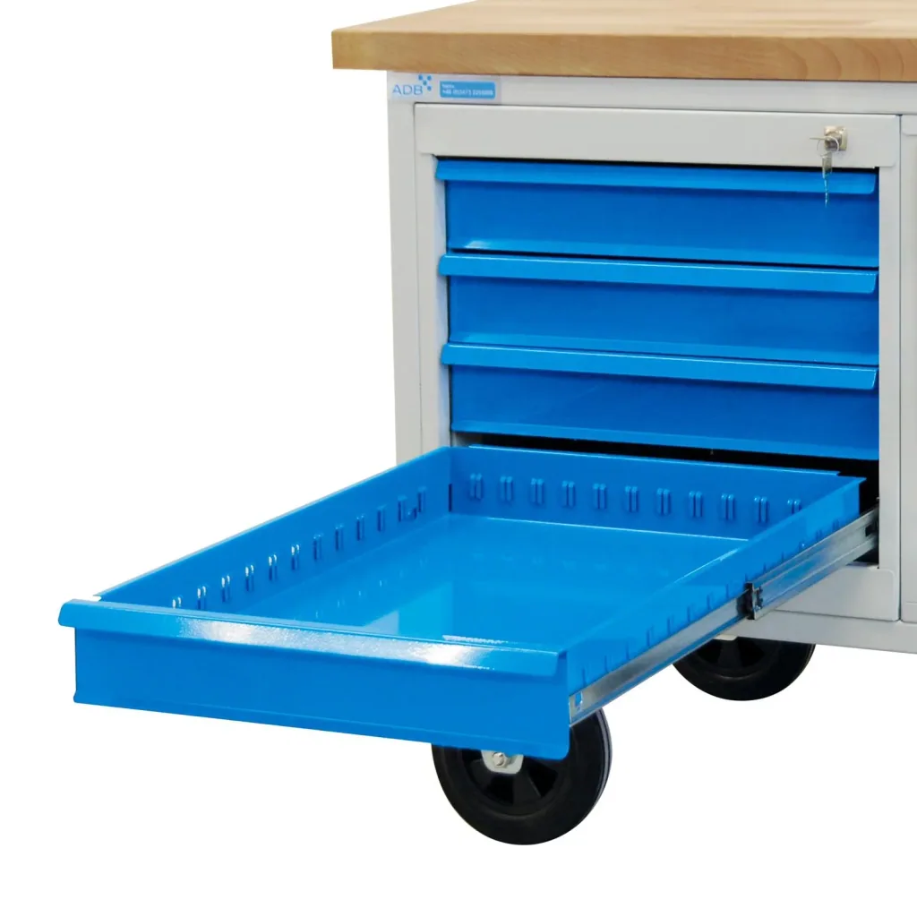 Mobile workbench with 4 drawers and 1 door