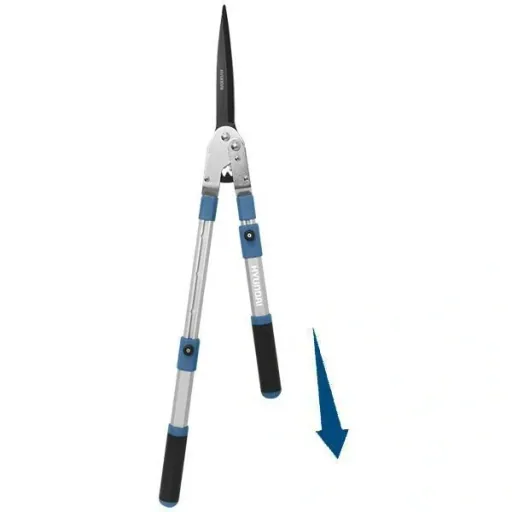 Telescopic hedge trimmer with serrated blade