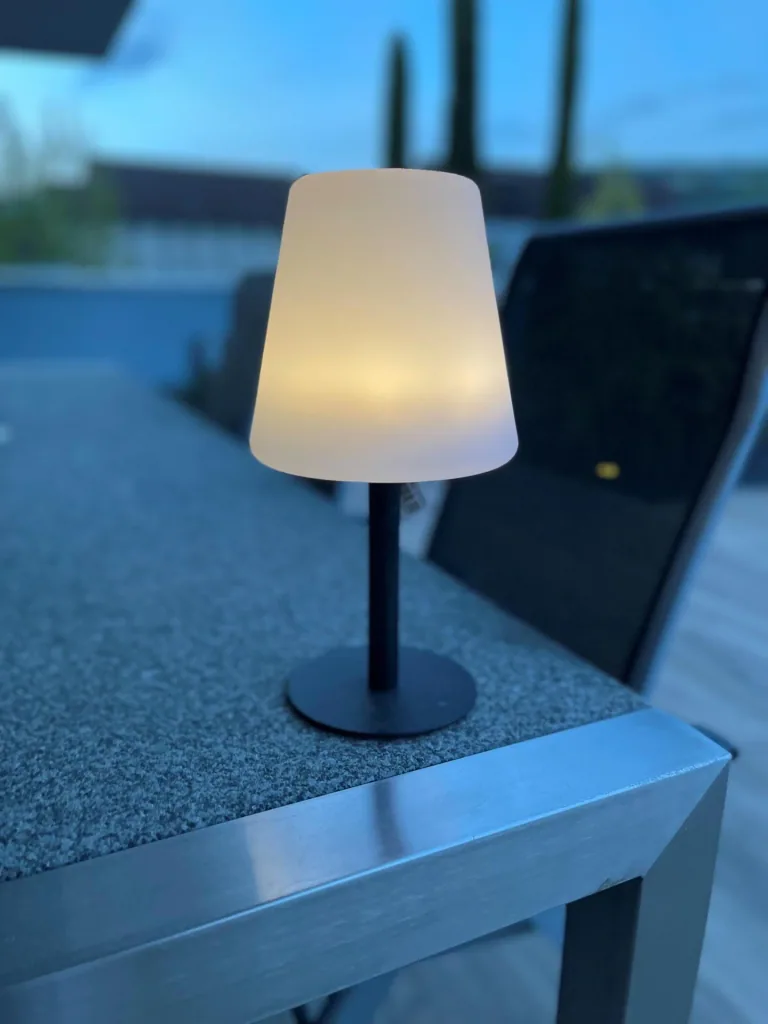 stylish LED solar outdoor lamp
