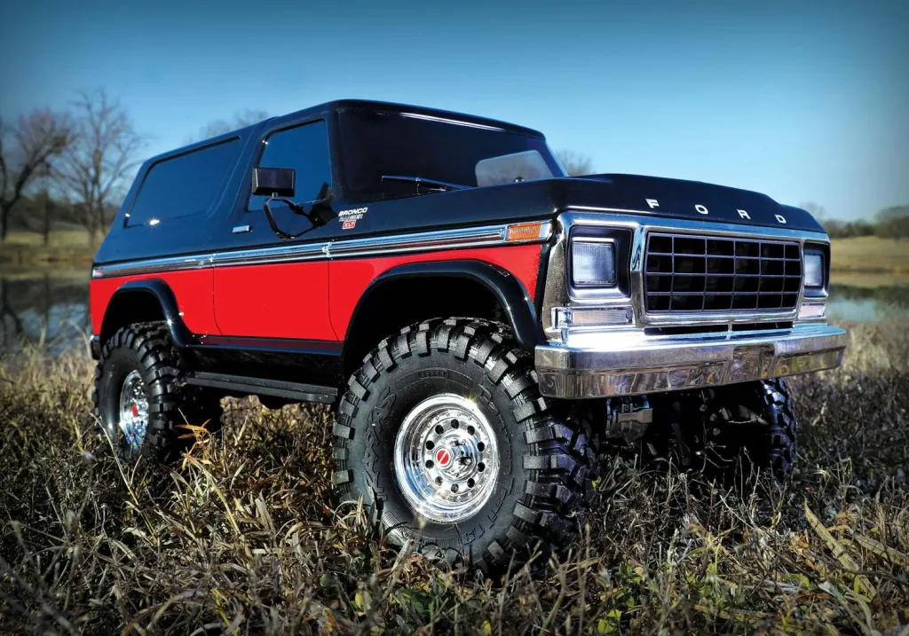 TRX-4 1979 Ford Bronco red (312mm wheelbase short) 2.4GHz (Link-capable) without battery, without charger