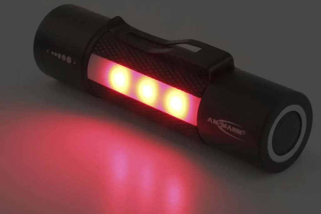 Multifunctional flashlight 3-in-1 - focusable flashlight, work light and signal light