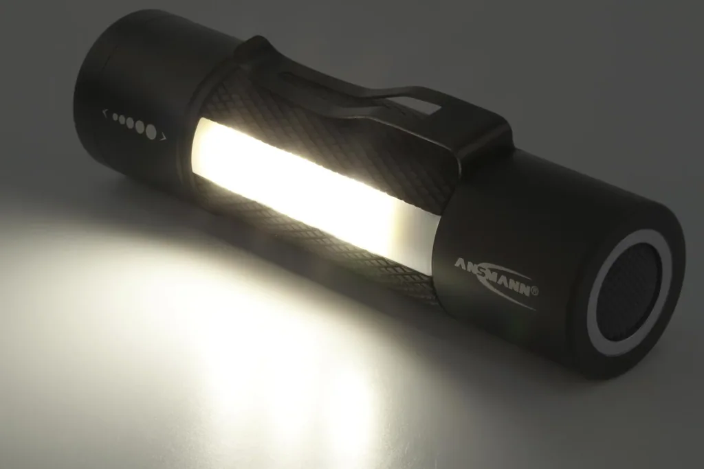 Multifunctional flashlight 3-in-1 - focusable flashlight, work light and signal light