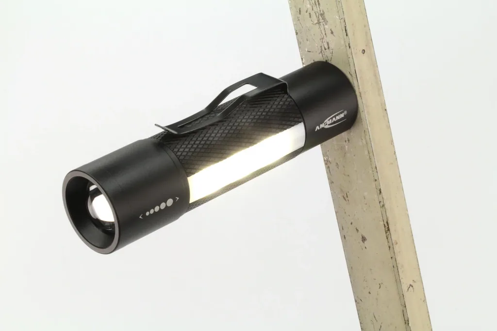Multifunctional flashlight 3-in-1 - focusable flashlight, work light and signal light