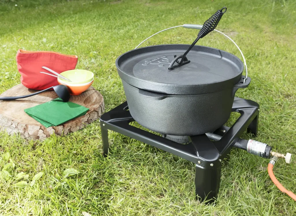 Stool cooker including hose and regulator
