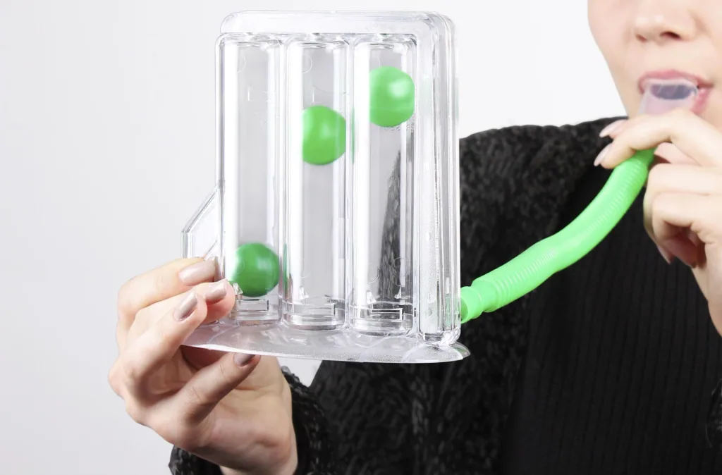 Lung trainer with 3-chamber system
