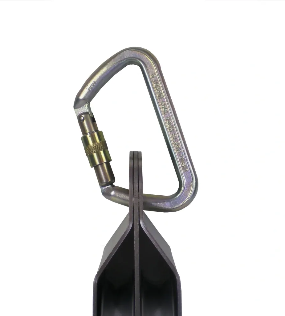 Locking carabiner made of steel, breaking load 70 kilonewtons (7140 kg)