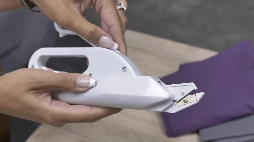 Automatic scissors