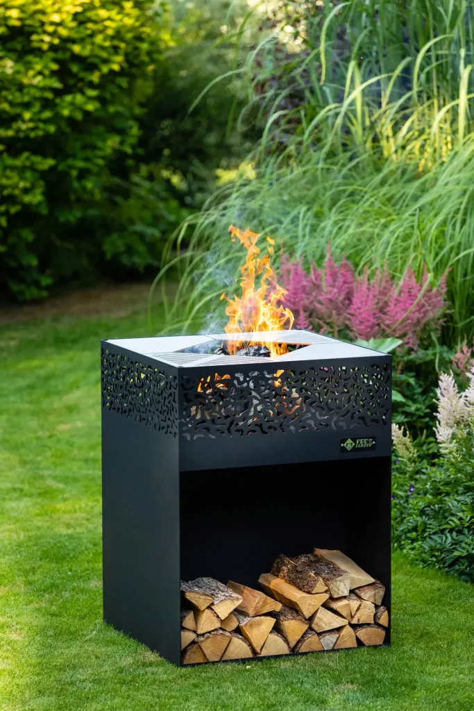 Grill CUBE 1000 black with grill grate Ø38, swivel arm and metal cover