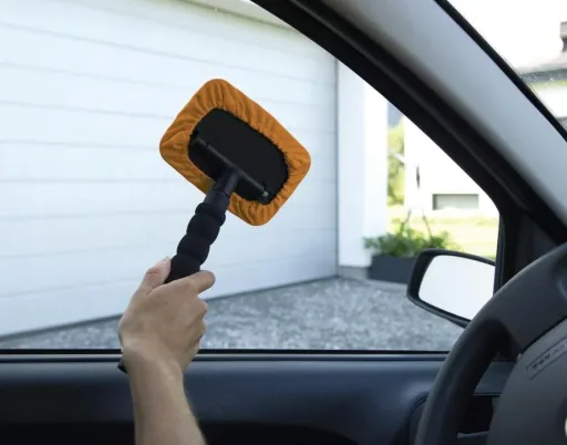 Car window cleaner