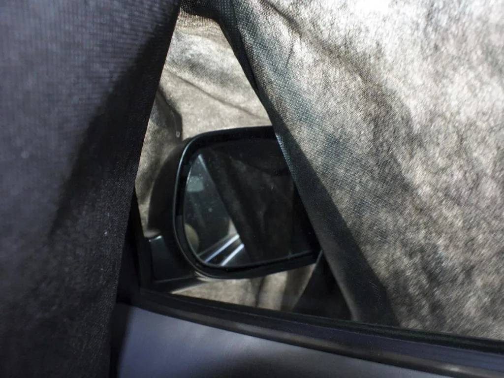 Window cover for cars - universal, magnetic