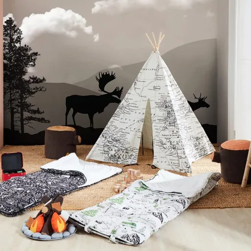 World Map Tipi Tent Black / White