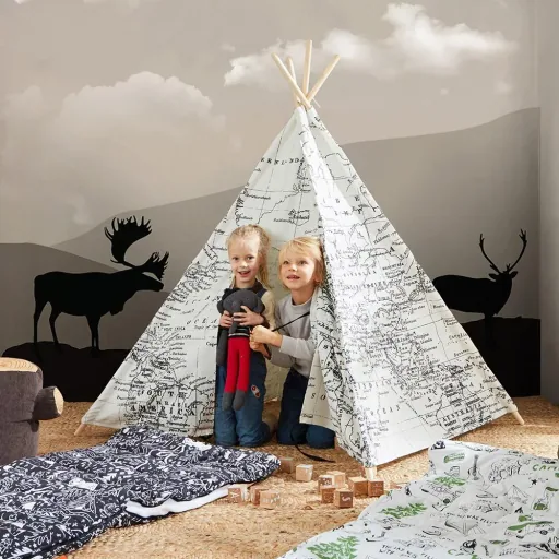 World Map Tipi Tent Black / White