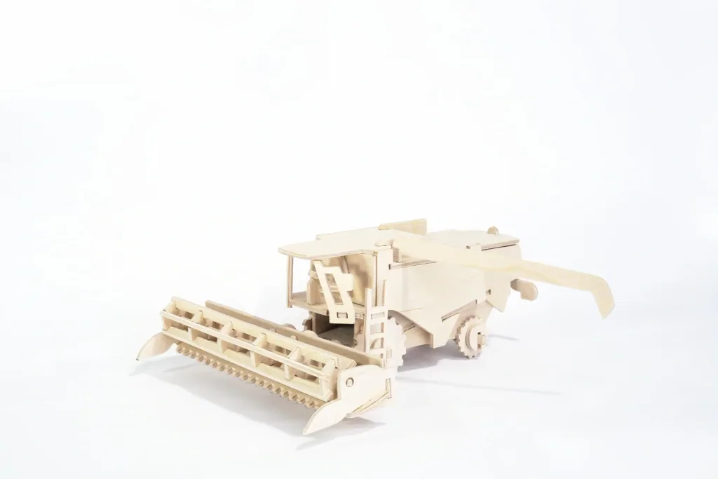 Wooden construction kit "Combine Harvester", 21 x 8.5 x 18.8 cm