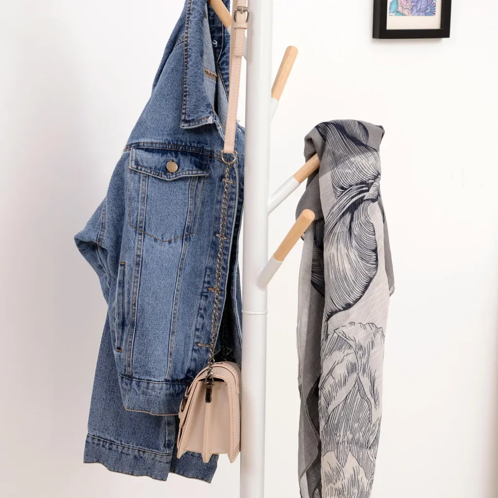 Coat rack with 6 hooks