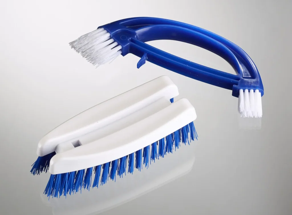 2-in-1 grout/tile brush