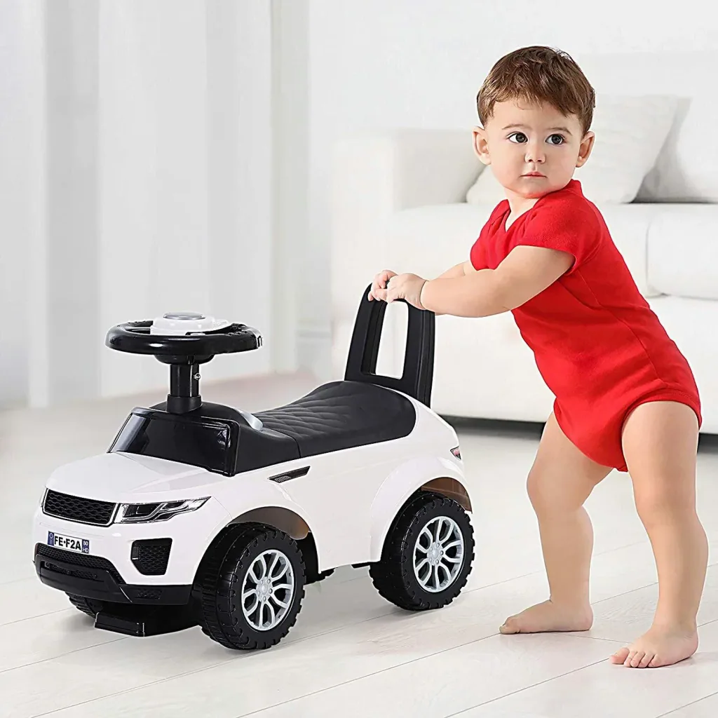 Ride-on car with horn and storage space
