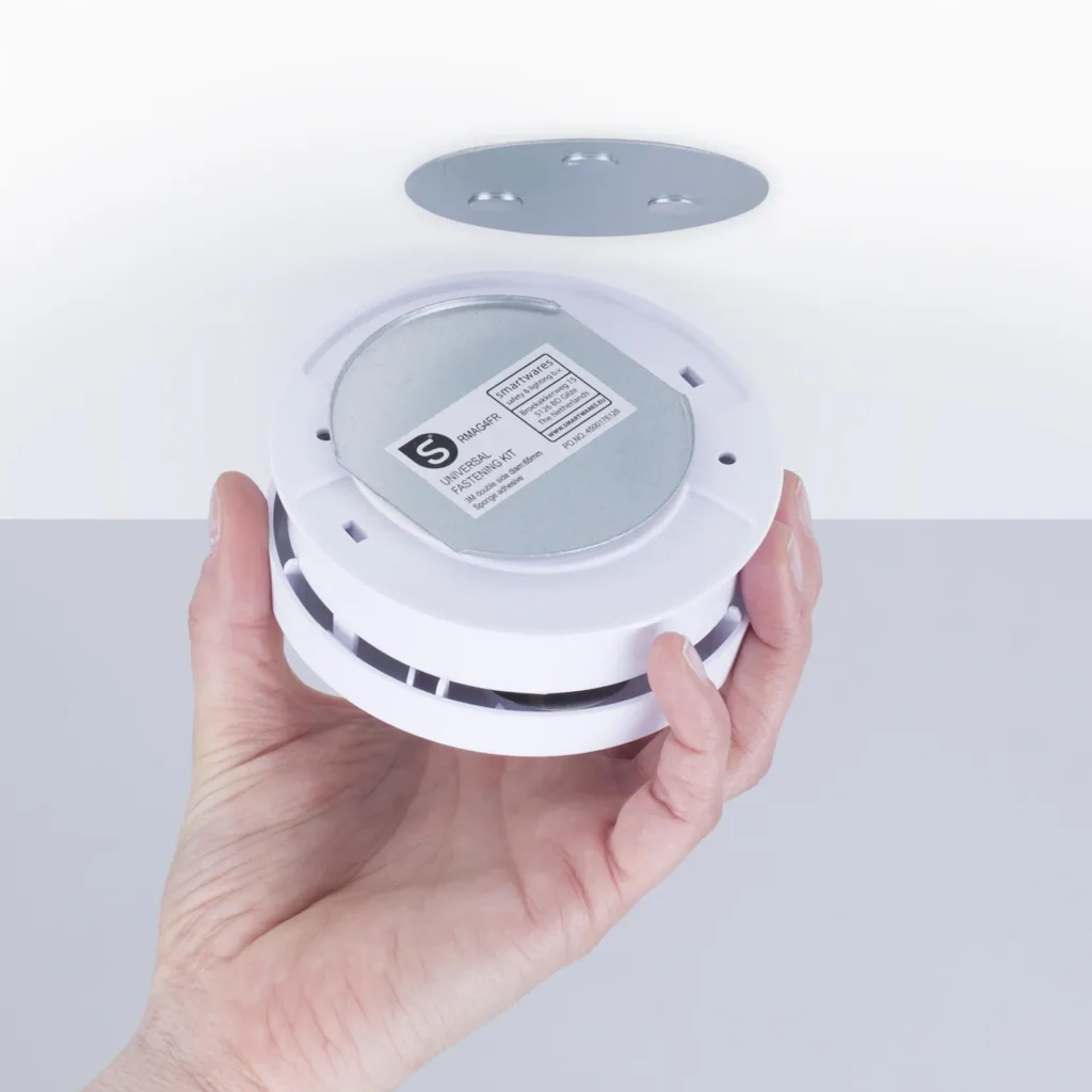 Magnetic mounting for smoke detectors - 4 pieces