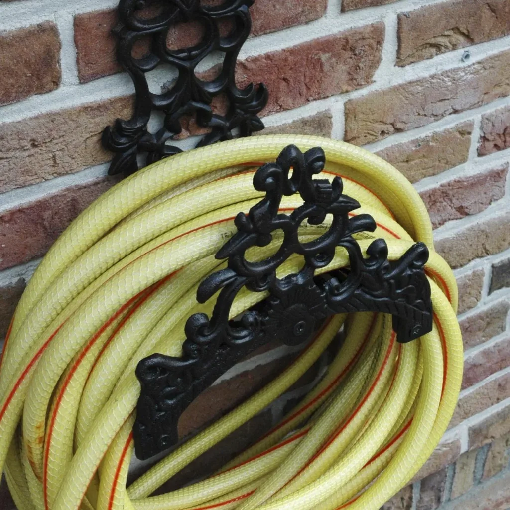 Classic cast iron hose holder