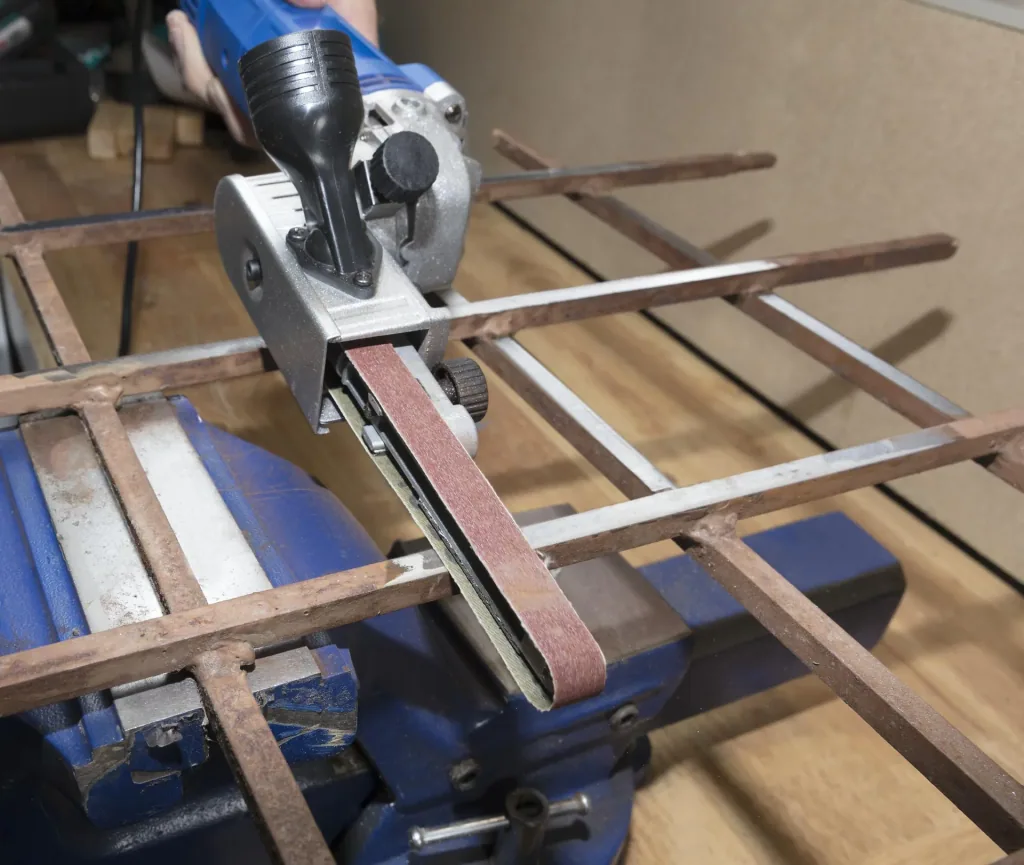 File attachment for angle grinders with straight and curved arms