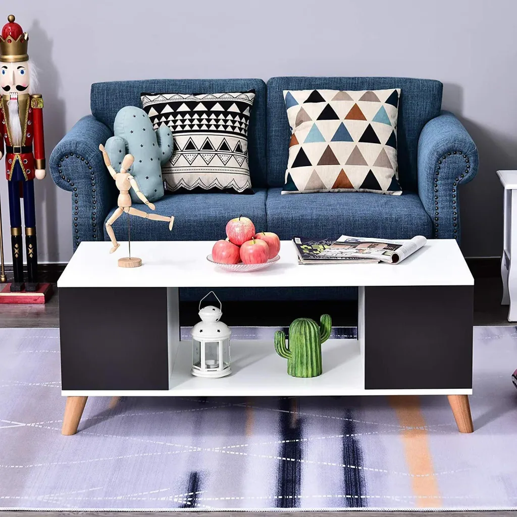 Coffee table with 3 compartments