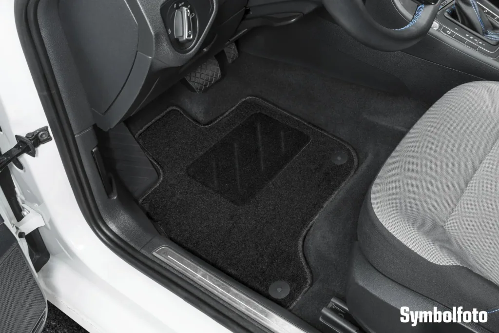 Custom-fit floor mats for VW Amarok built 09/2010 - today