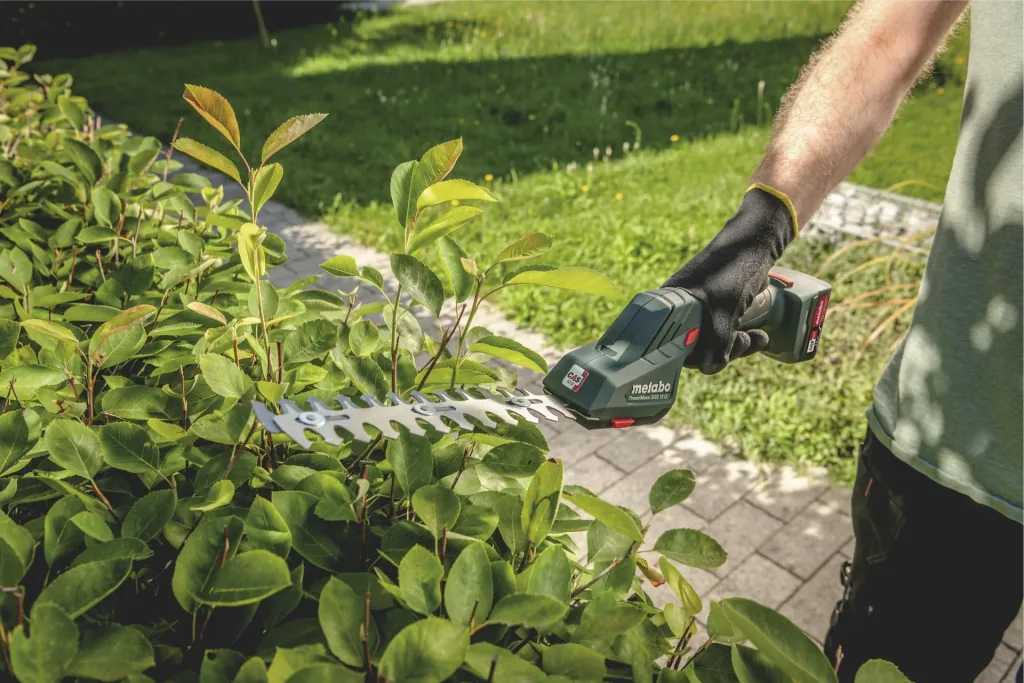 Cordless shrub and grass shears PowerMaxx SGS 12 Q including 1x 2.0 Ah, SC 30