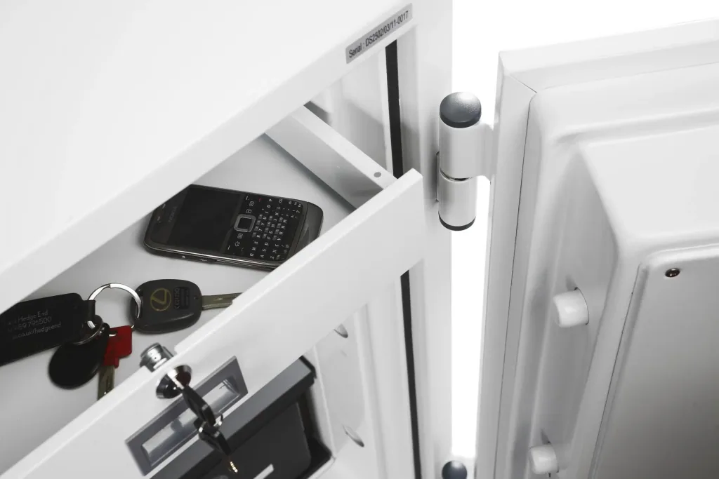 Data protection safe Datacombi size 4 with key lock