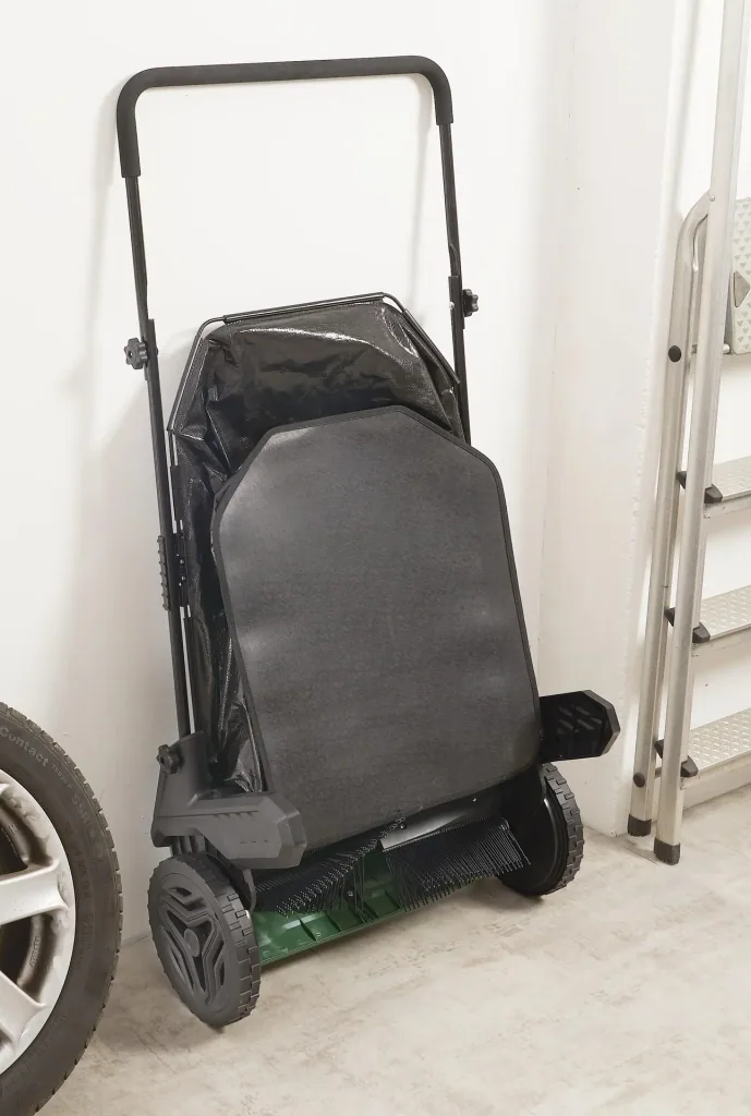 Leaf and sweeping collector GM-LS360