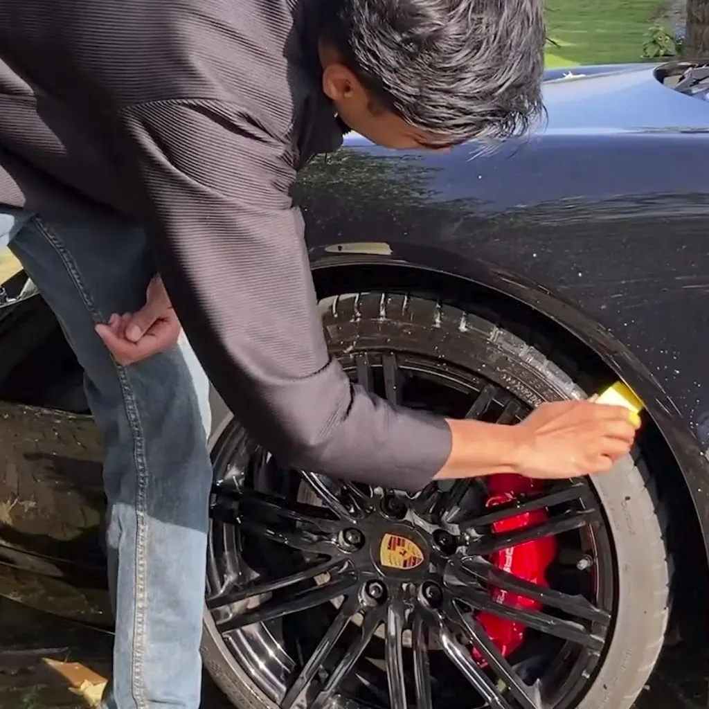 Rim and tire cleaning set
