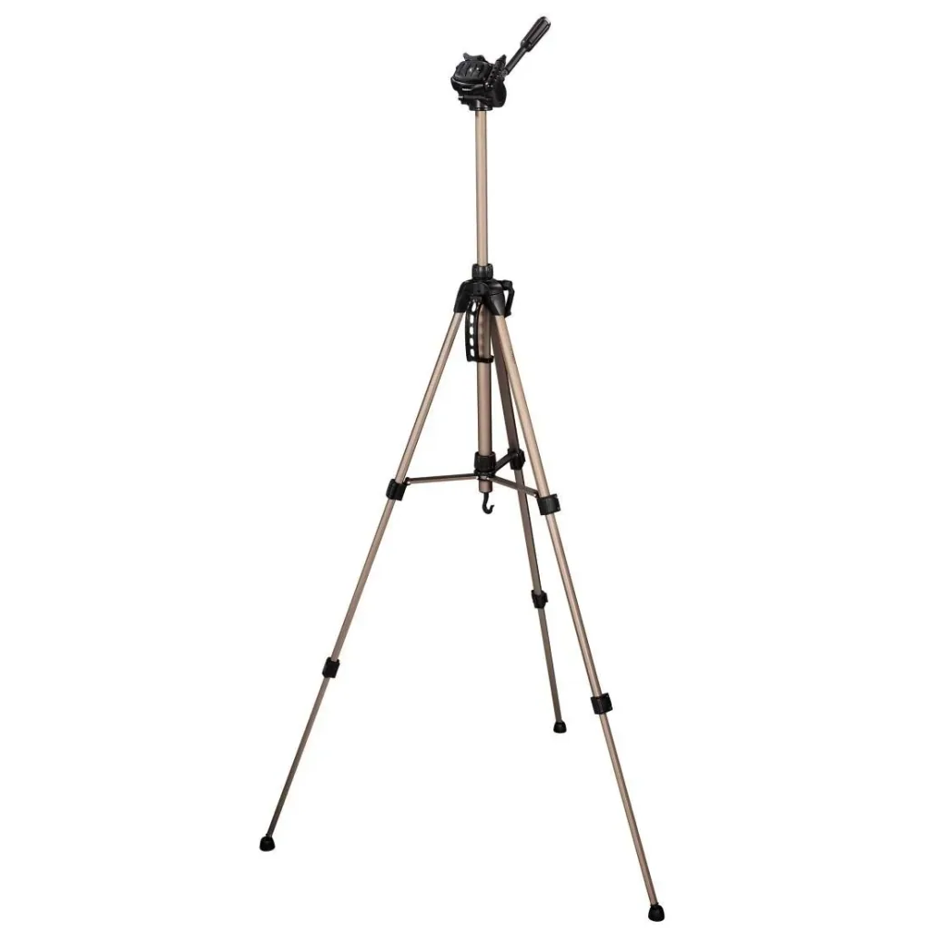 Tripod "Star 61" with integrated spirit level, 3D tilt head, and much more.