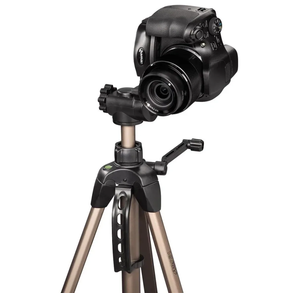 Tripod "Star 61" with integrated spirit level, 3D tilt head, and much more.