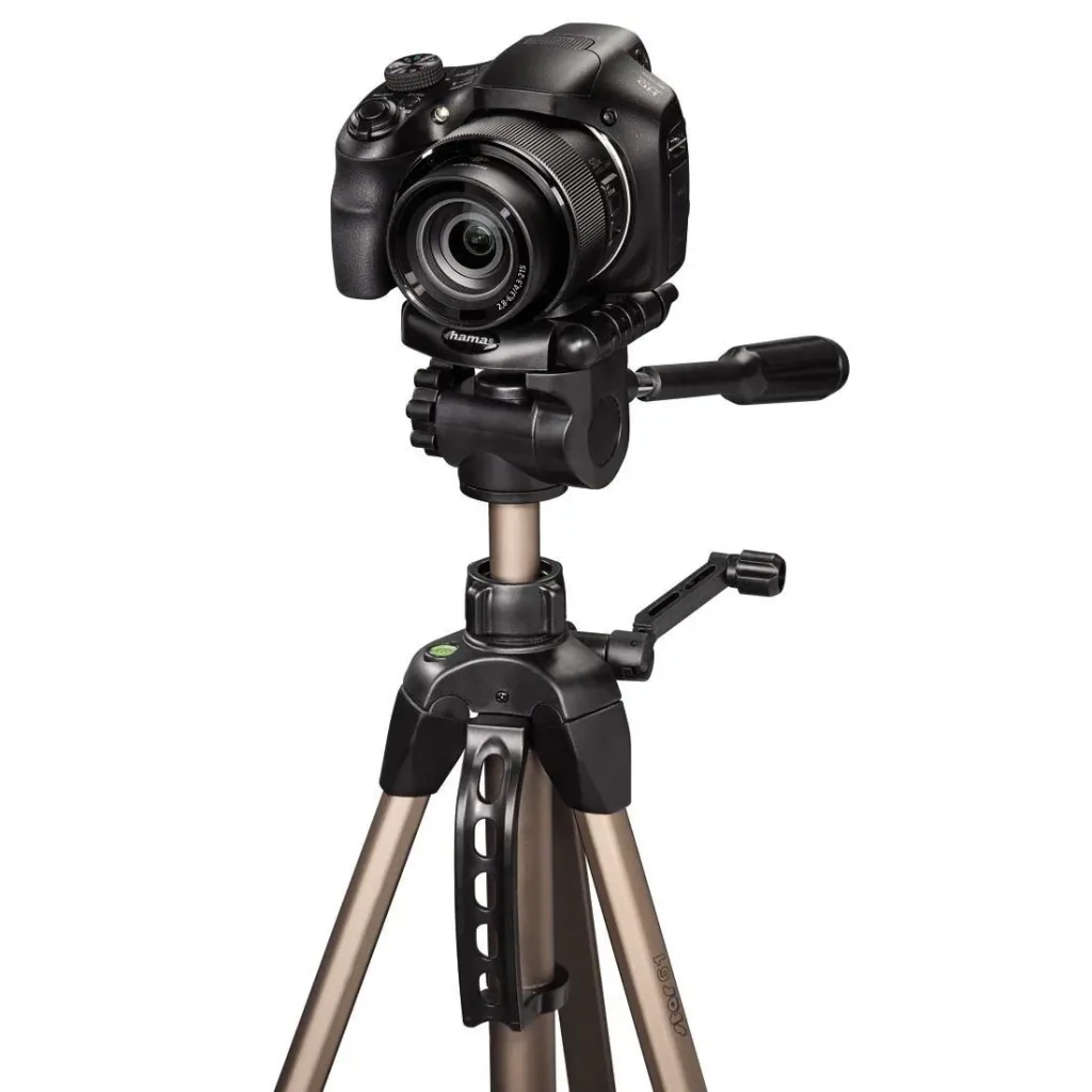 Tripod "Star 61" with integrated spirit level, 3D tilt head, and much more.