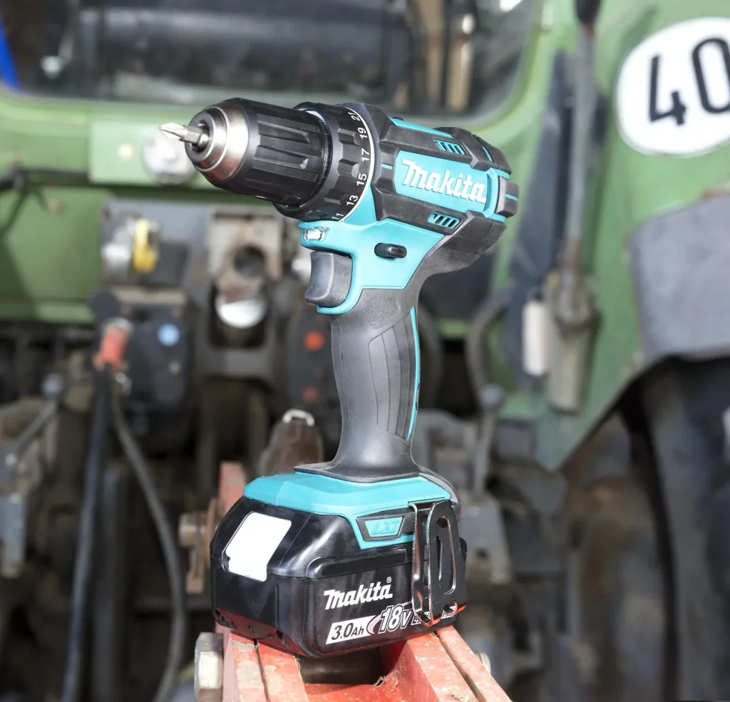 Cordless drill driver 18 Volt / 3.0 Ah DDF482RFJ