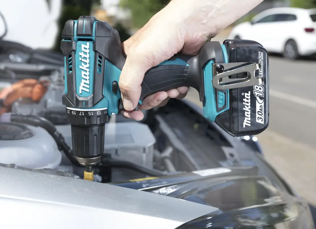 Cordless drill driver 18 Volt / 3.0 Ah DDF482RFJ