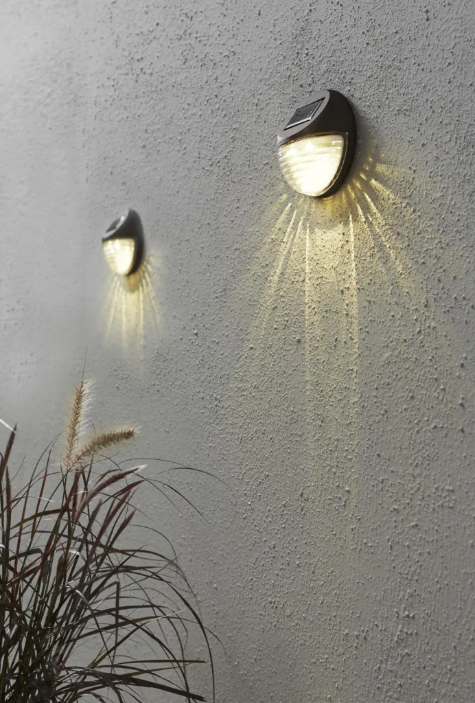 LED solar wall lights "Fency" in a set of 3