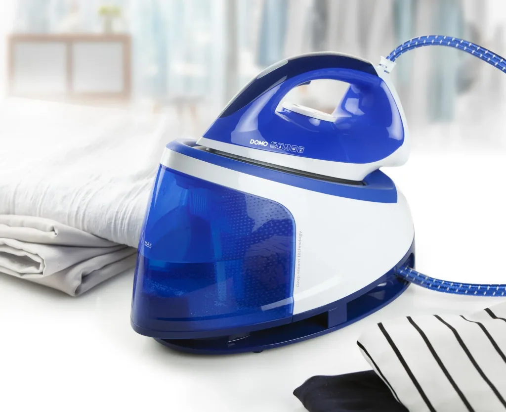 Ironing station "DO1069S", 1.2 liter water tank, 5 bar, 2200 watts - steam iron