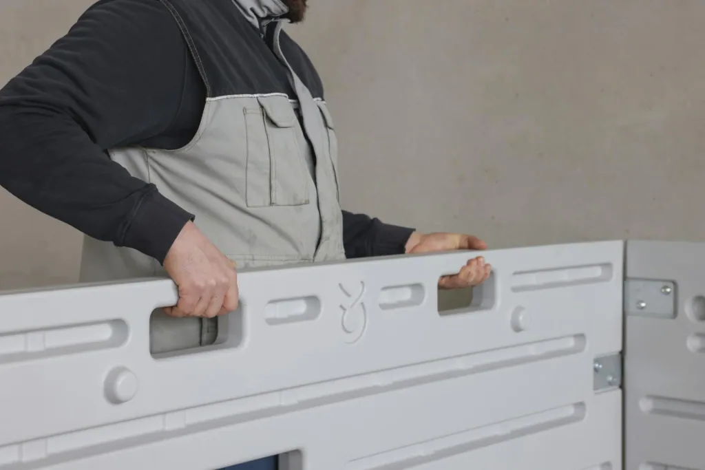 Side wall for modular calf box
