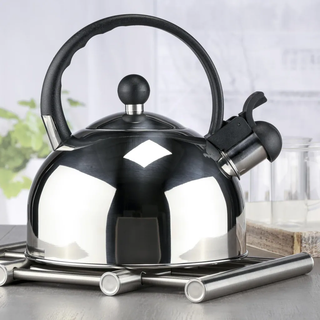 Whistling kettle, 2.5 liters