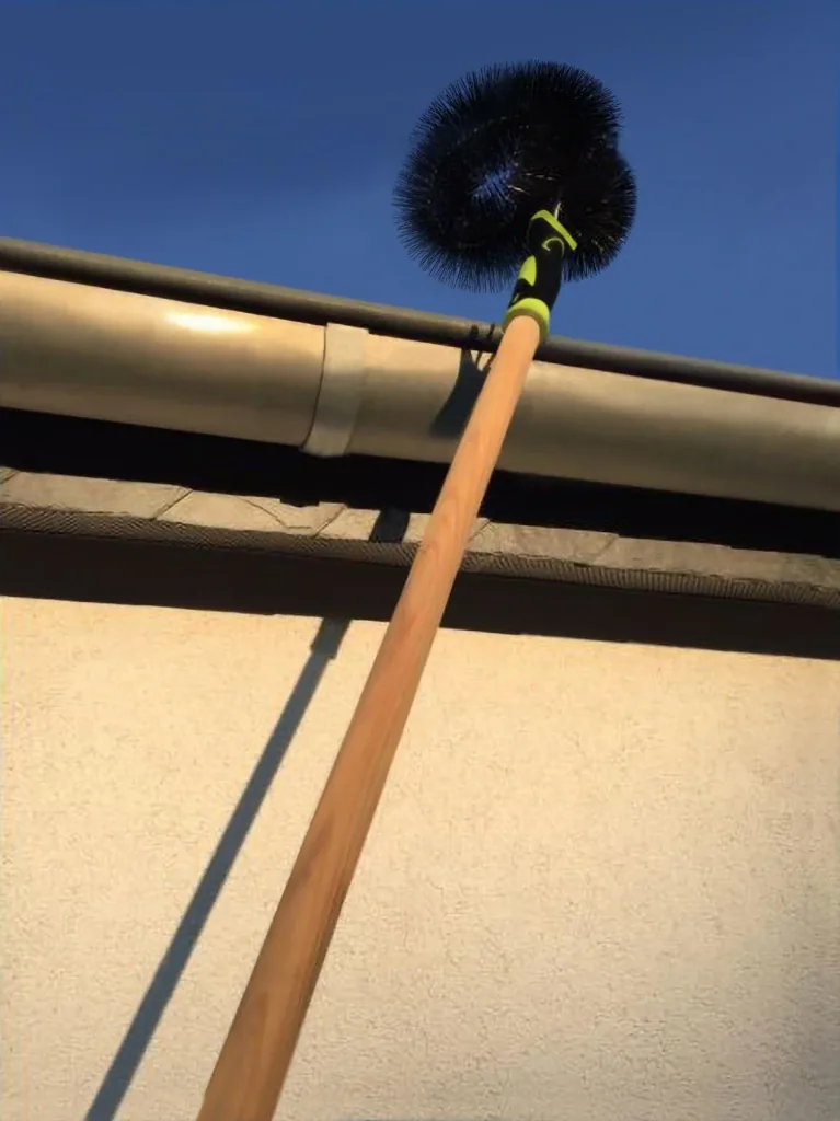 Gutter brush