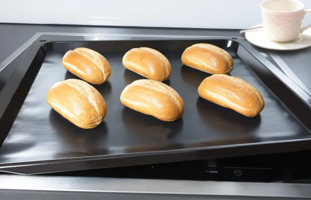 3-piece value set: extendable baking tray + 2 pieces of permanent baking foil