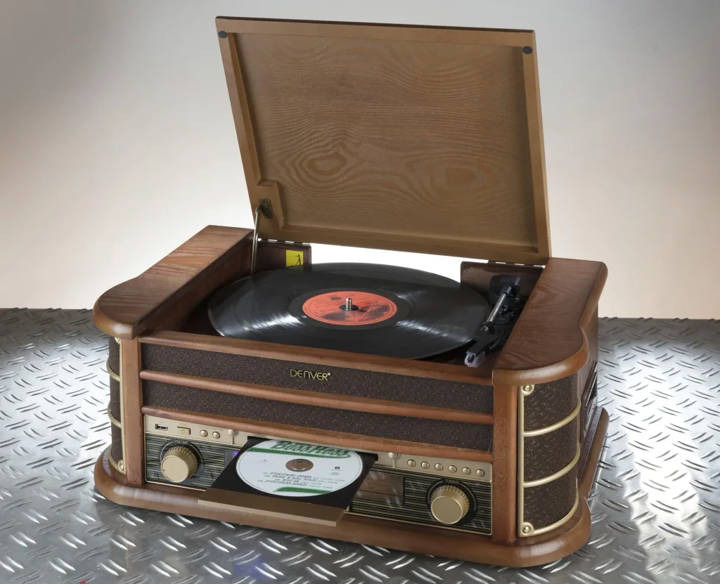 Retro record player with USB, CD, radio, cassette and speakers